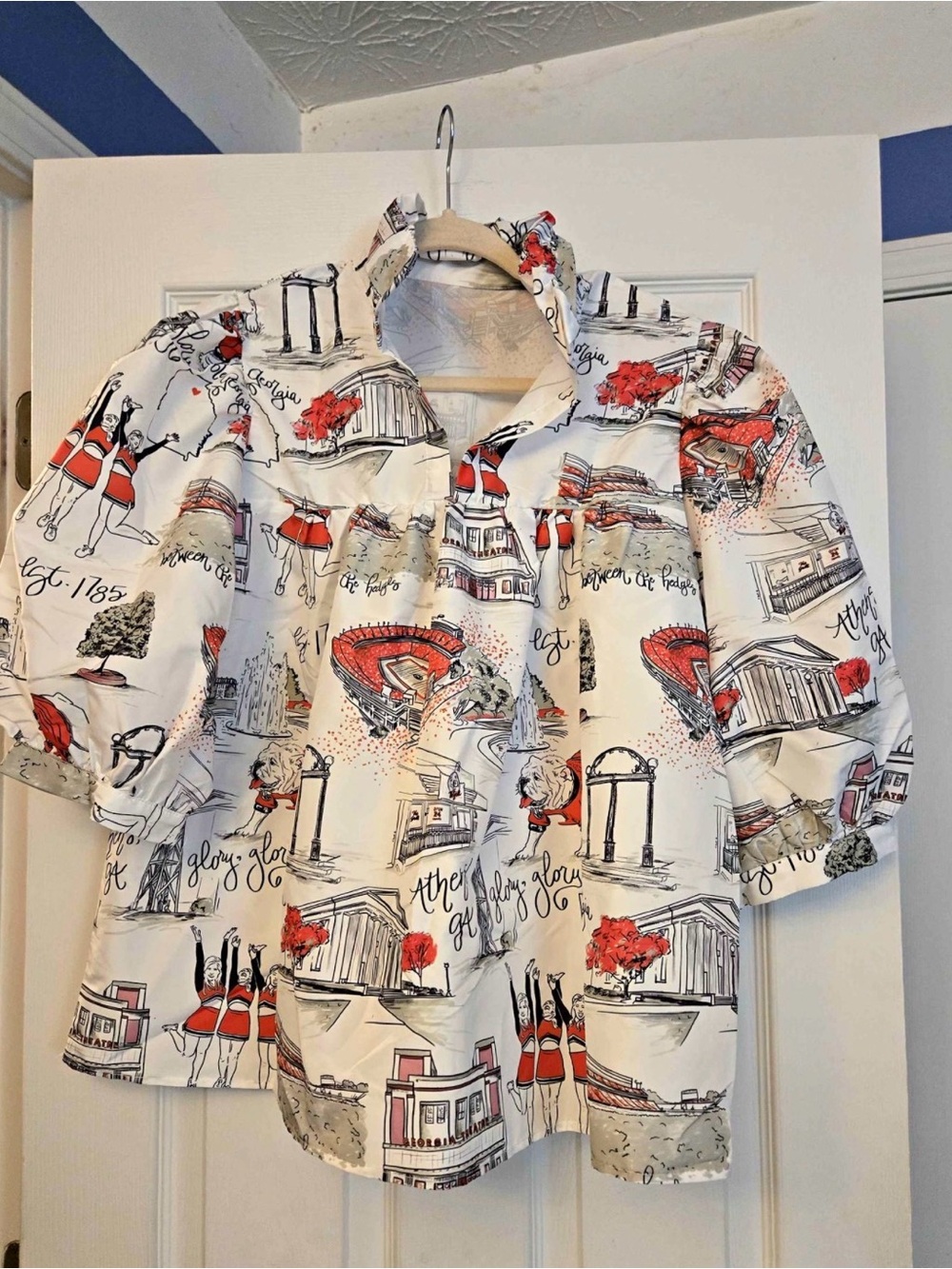 GA Bulldogs University of Georgia Athens GA Toile Puff Sleeve Blouse. NWOT.